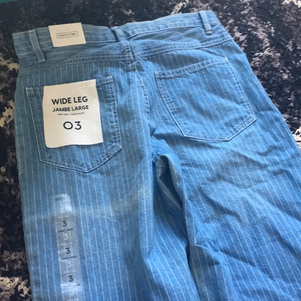 High Rise Wide Jeans - Picture 3 of 3